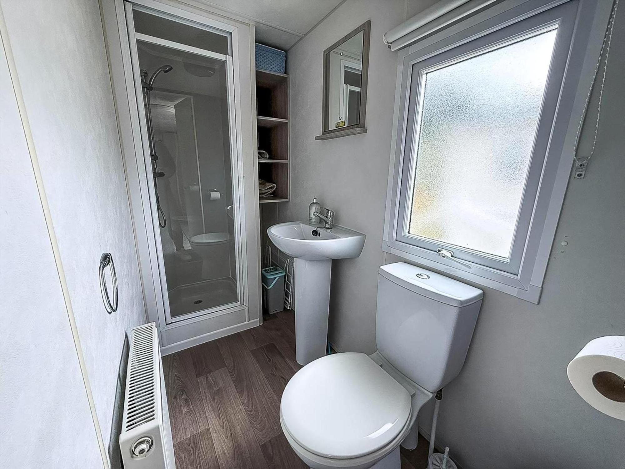 Gorgeous Caravan With Decking In Breydon Water Holiday Park, Ref 10081B Belton with Browston Exterior foto